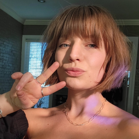 Meet your Posher, Lena - Picture 1 of 3